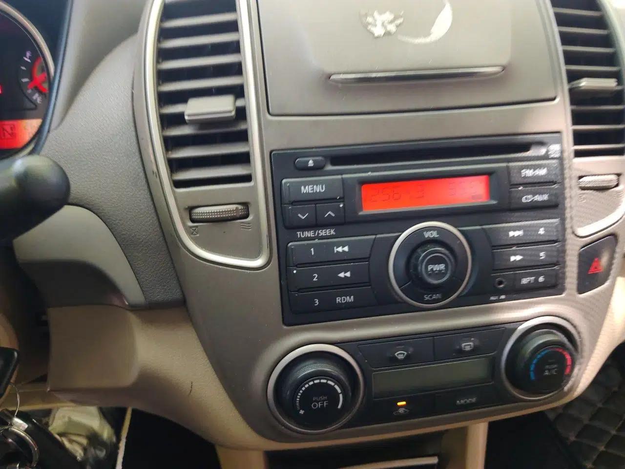 Nissan Sylphy 2012 Classic 1.6XE Automatic Comfort Edition — миниатюра 13