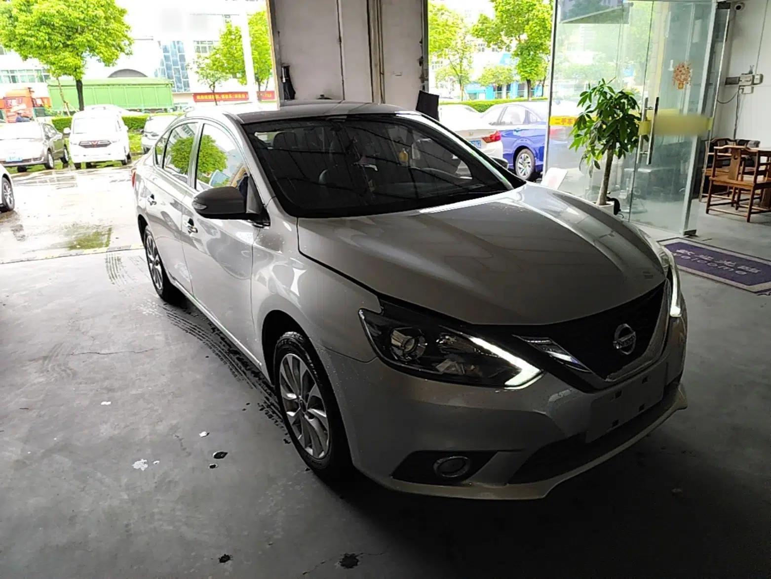 Nissan Sylphy 2018 1.6XV CVT Deluxe Edition — миниатюра 3