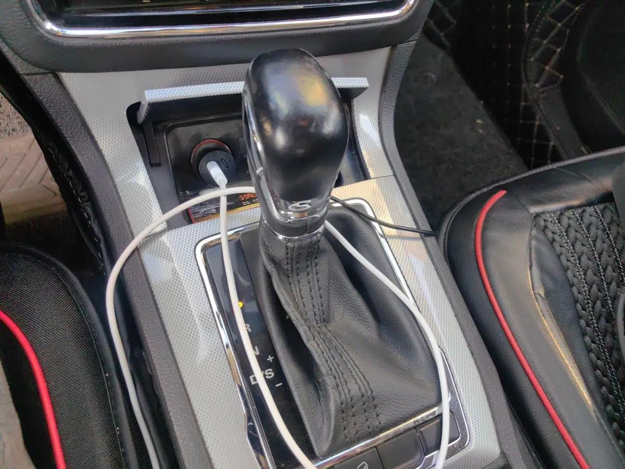 Roewe RX5 2016 20T Two-Wheel Drive Automatic Flagship Edition — миниатюра 14