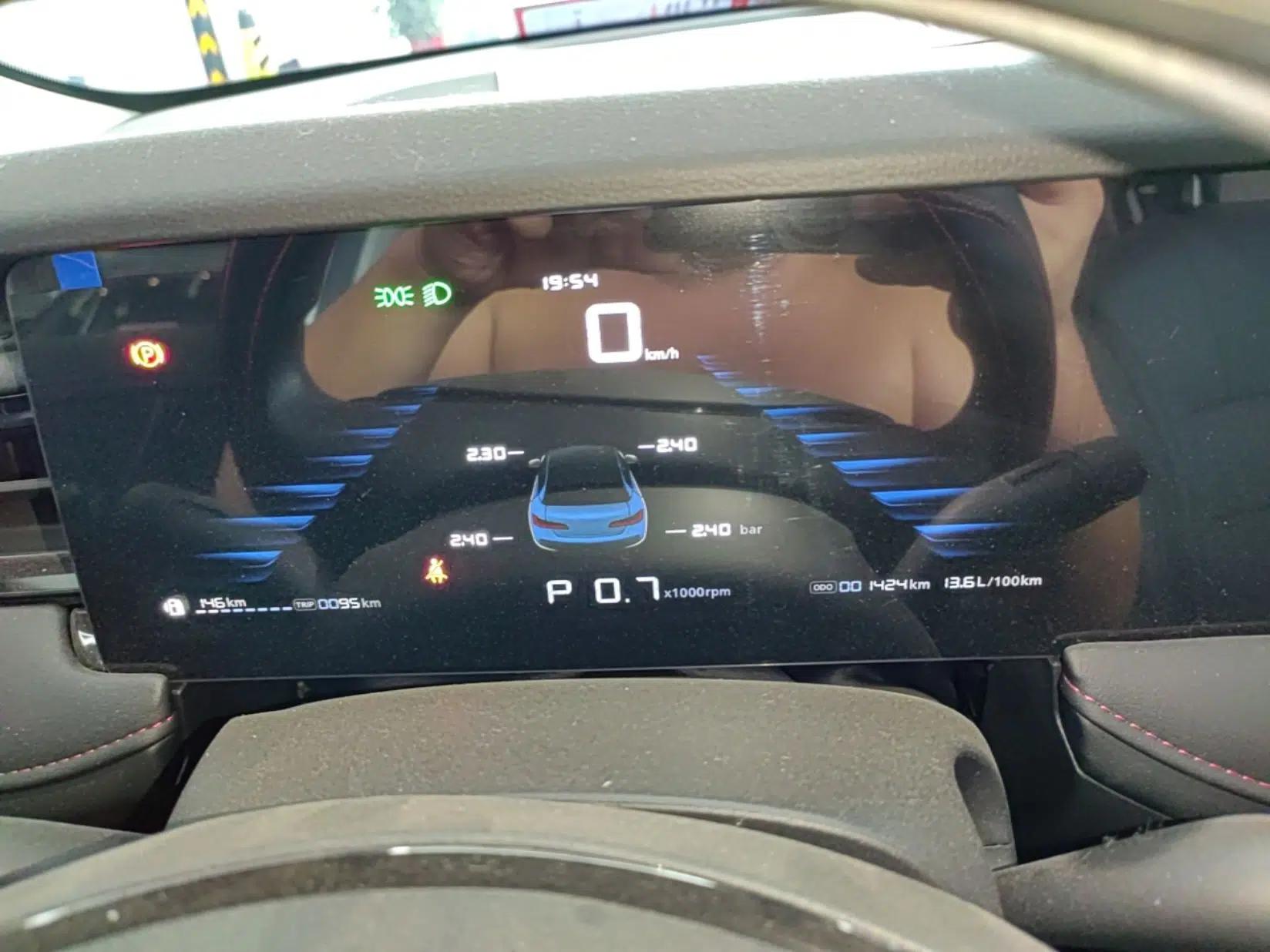 Roewe i5 2023 1.5L CVT Luxury Edition — миниатюра 14