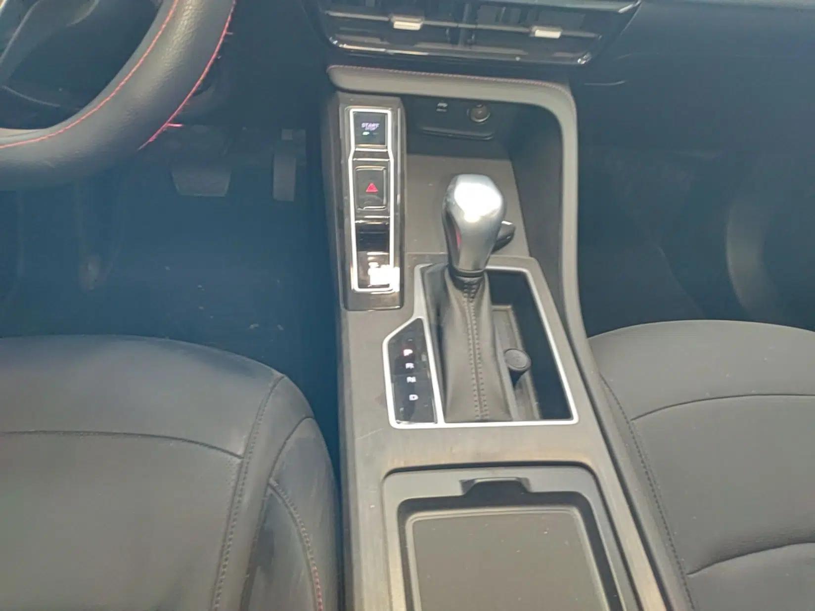 Roewe i5 2023 1.5L CVT Luxury Edition — миниатюра 16