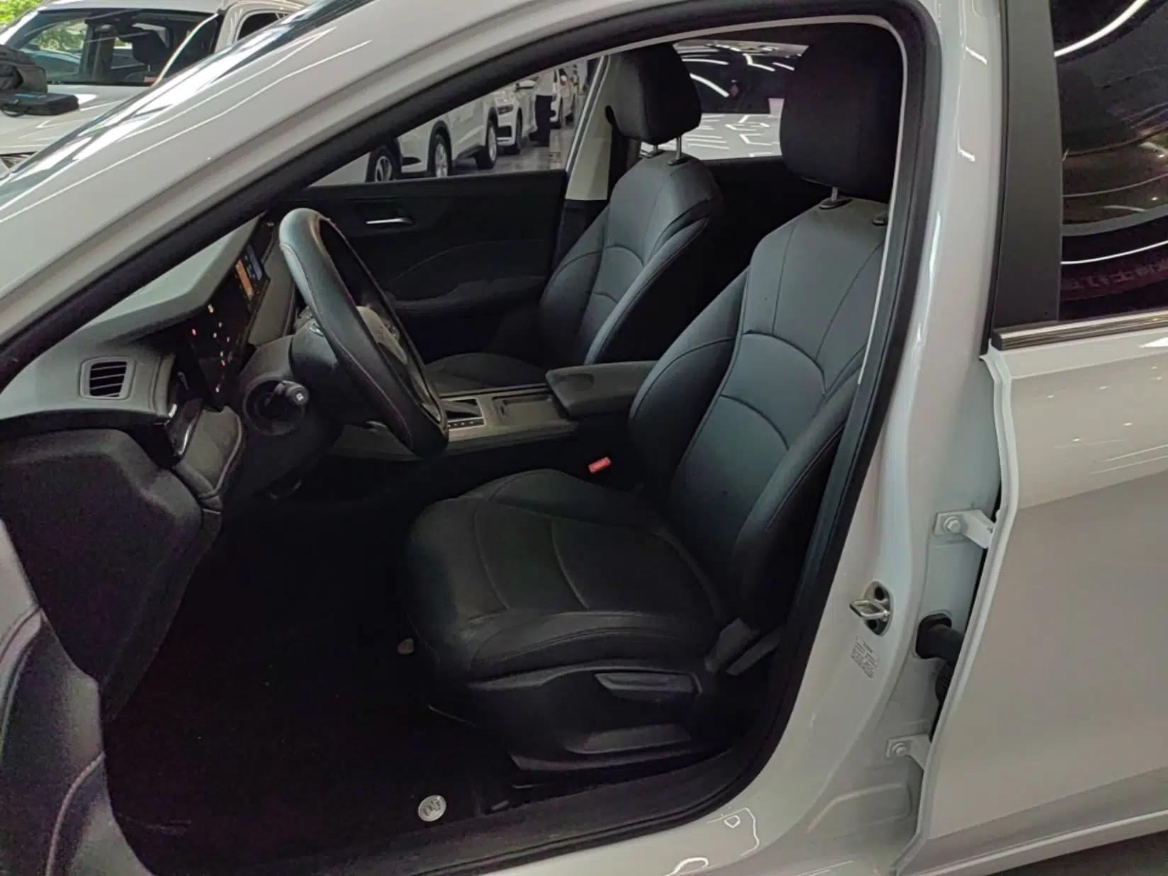 Roewe i5 2023 1.5L CVT Luxury Edition — миниатюра 17