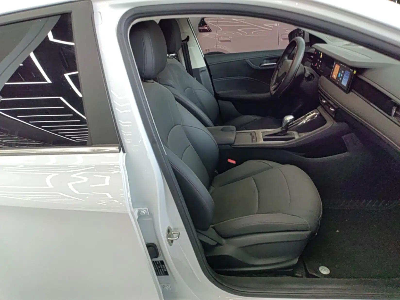 Roewe i5 2023 1.5L CVT Luxury Edition — миниатюра 19