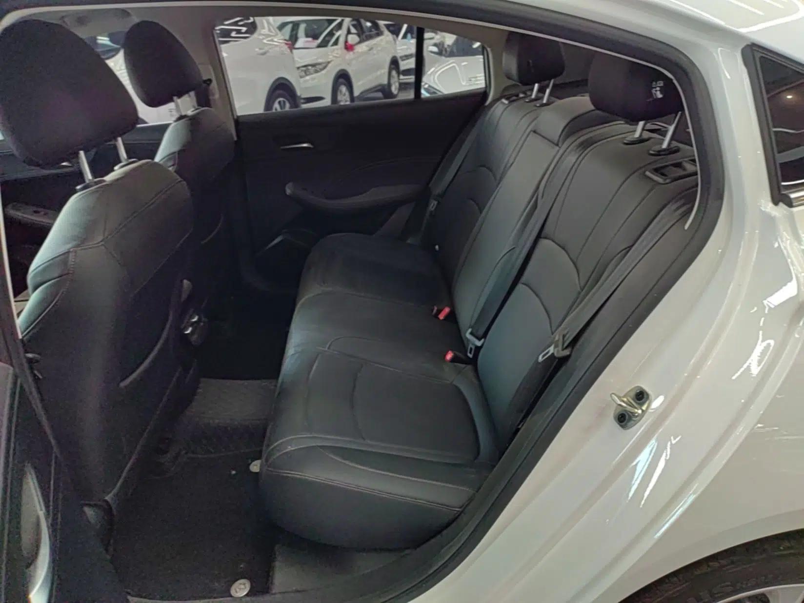 Roewe i5 2023 1.5L CVT Luxury Edition — миниатюра 20