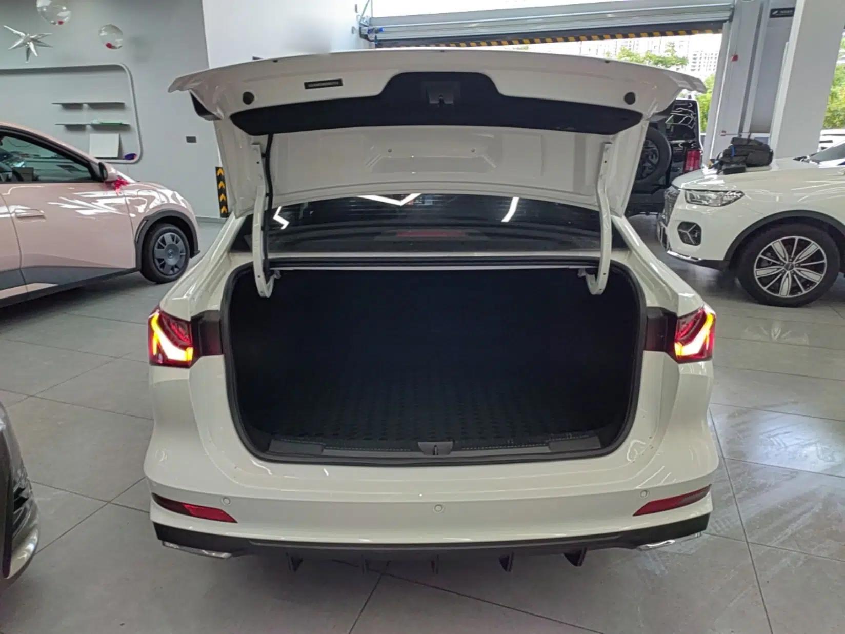 Roewe i5 2023 1.5L CVT Luxury Edition — миниатюра 22