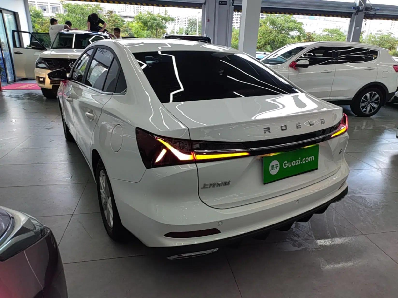 Roewe i5 2023 1.5L CVT Luxury Edition — миниатюра 4