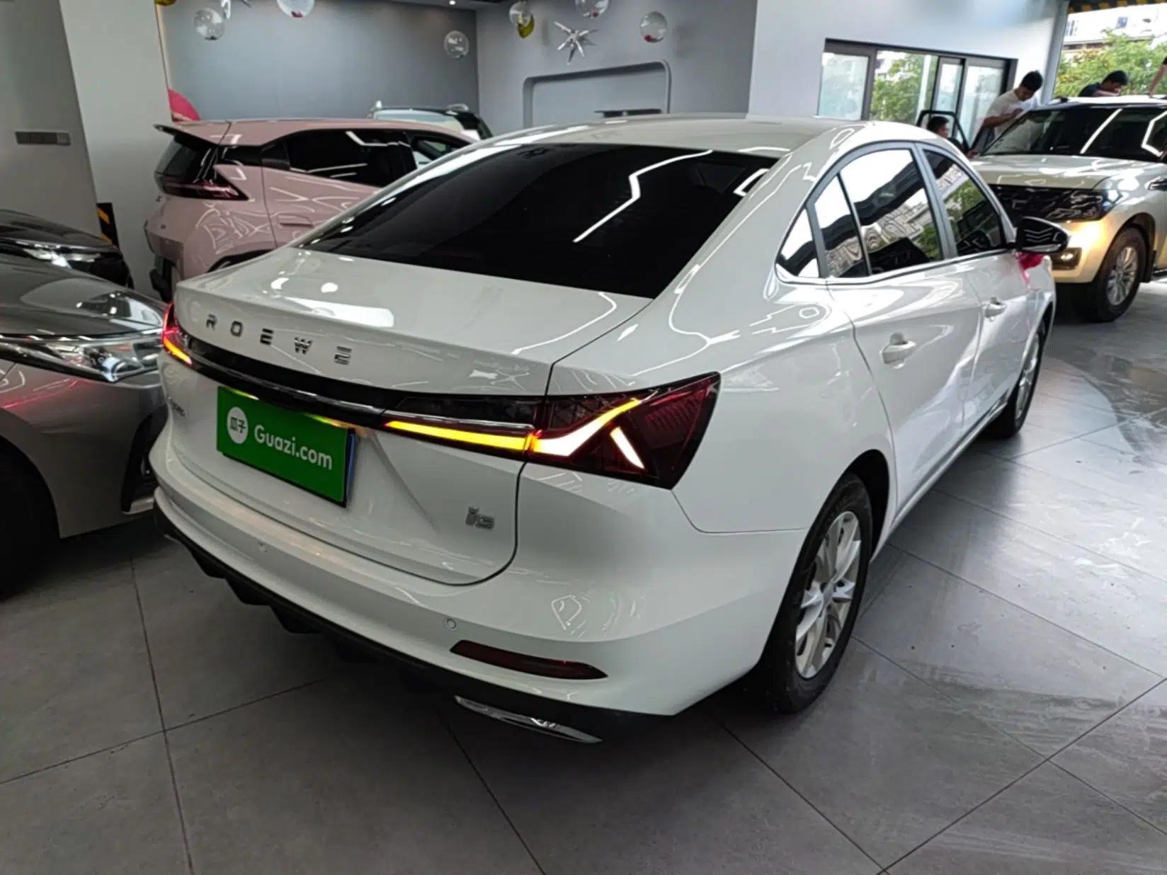 Roewe i5 2023 1.5L CVT Luxury Edition — миниатюра 6