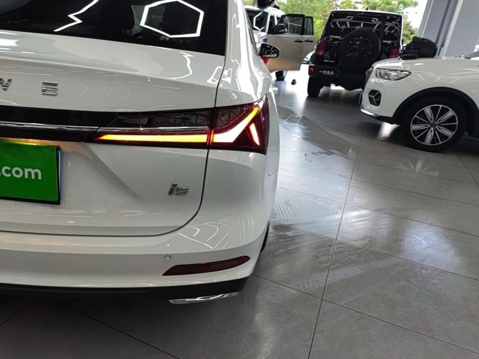 Roewe i5 2023 1.5L CVT Luxury Edition — миниатюра 9