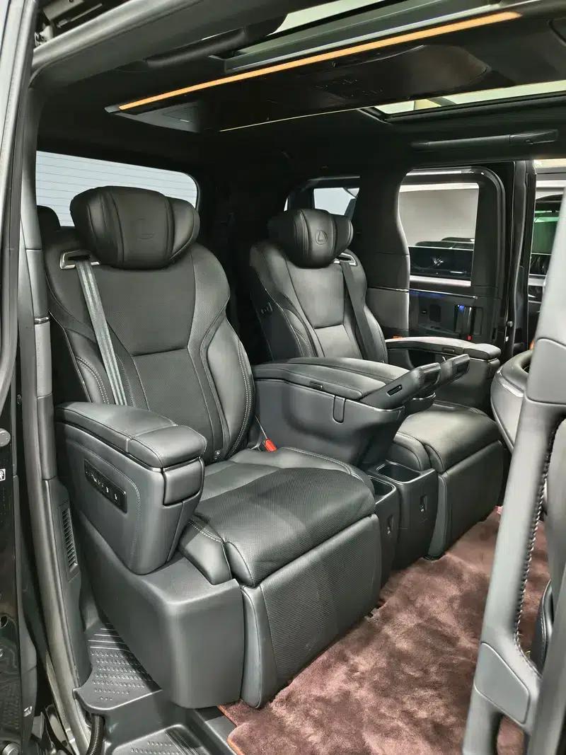 Lexus LM 500h DIRECT4 6-seat Premium Edition (2023 model) — миниатюра 12