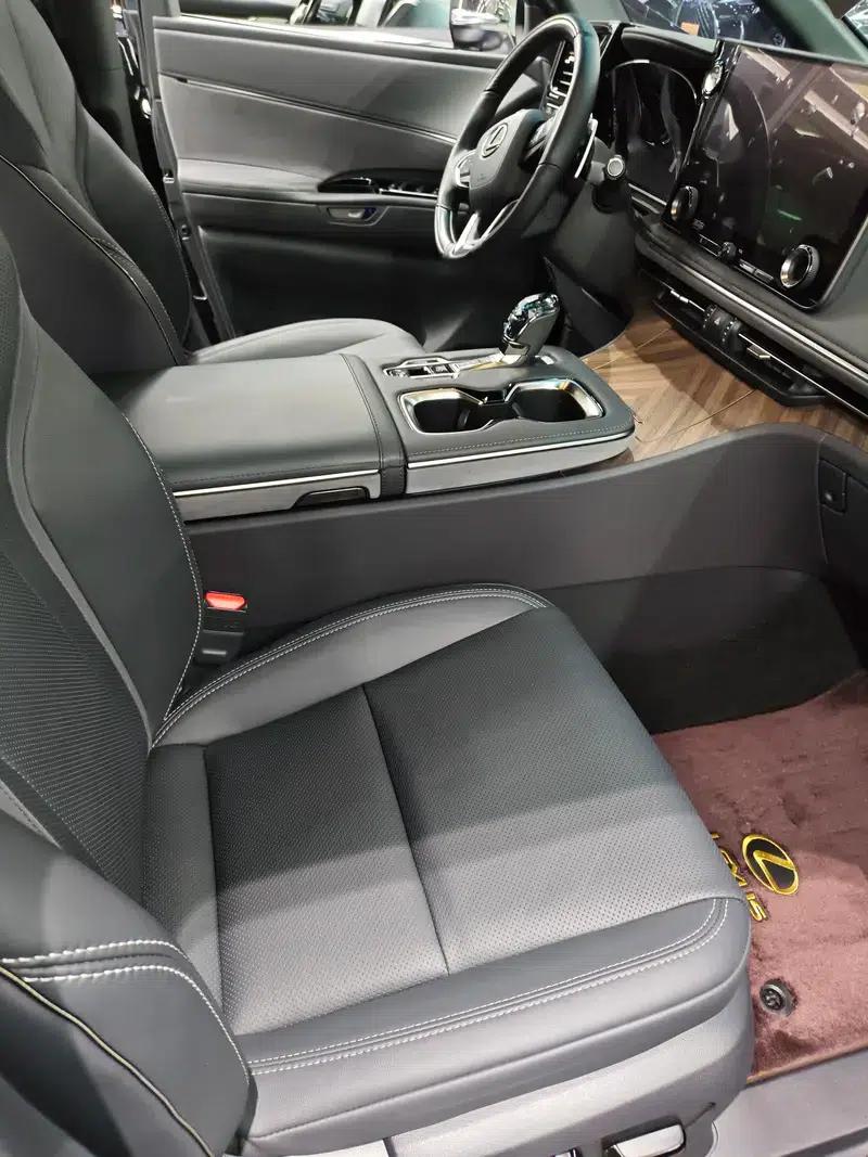 Lexus LM 500h DIRECT4 6-seat Premium Edition (2023 model) — миниатюра 10
