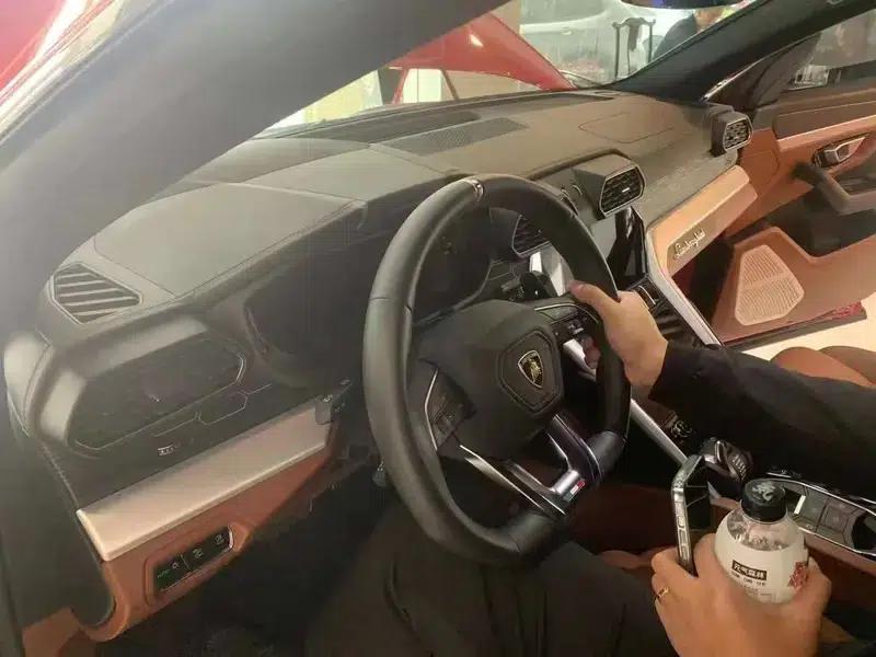 2018 Urus 4.0T V8 — миниатюра 5