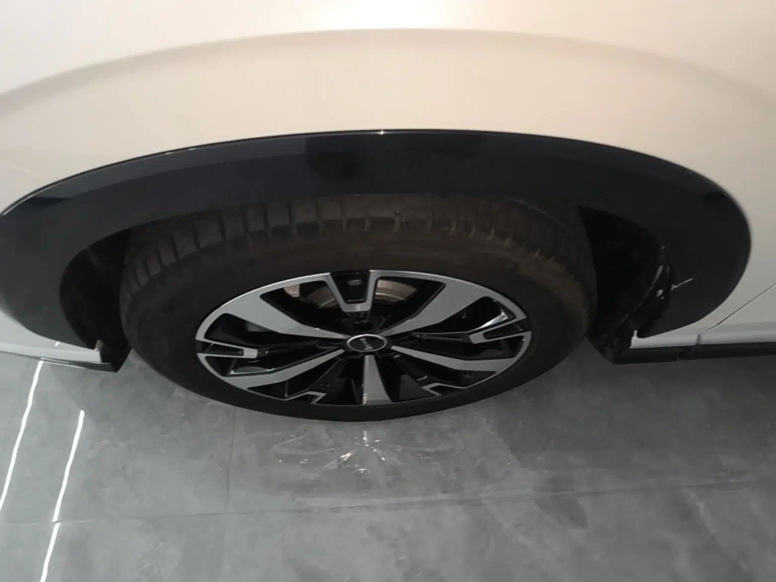 Roewe D5X DMH 2024 135 Flagship Edition — миниатюра 10