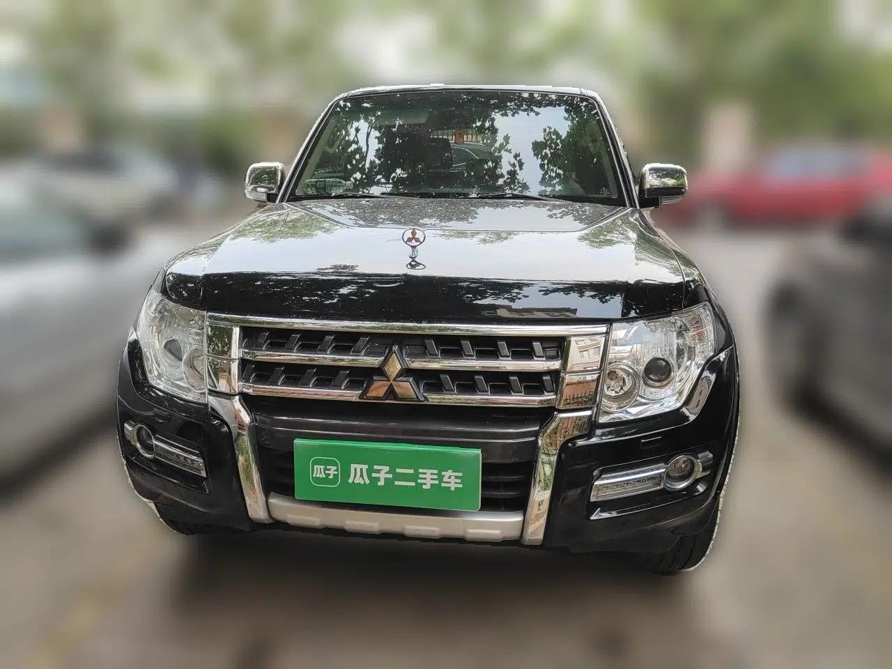 Mitsubishi Pajero Pajero (parallel import, 2018 model V97, 3.8L five-door automatic GLS with sunroof, U.S. specification, priced at 380,000 yuan) — миниатюра 2
