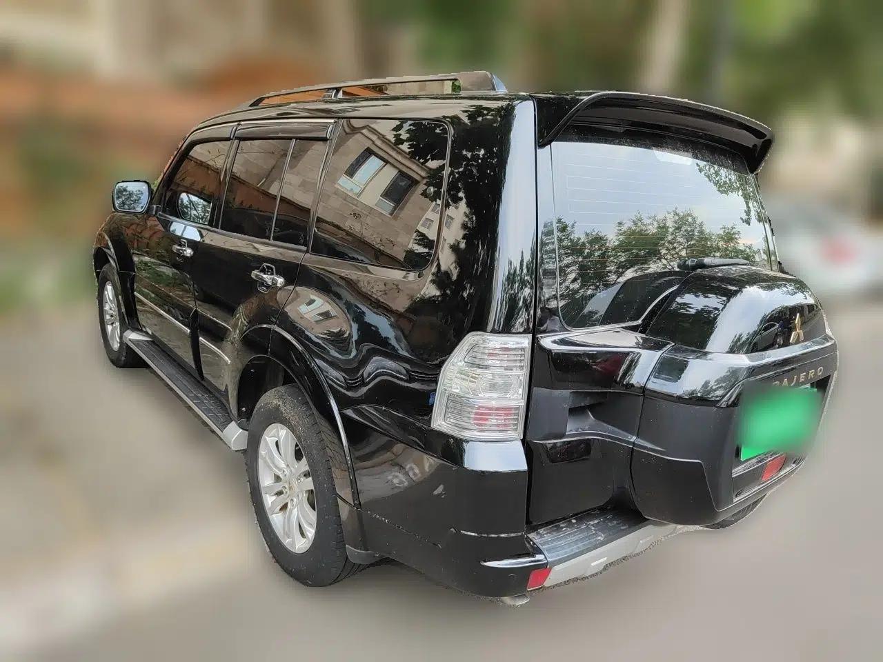 Mitsubishi Pajero Pajero (parallel import, 2018 model V97, 3.8L five-door automatic GLS with sunroof, U.S. specification, priced at 380,000 yuan) — миниатюра 4