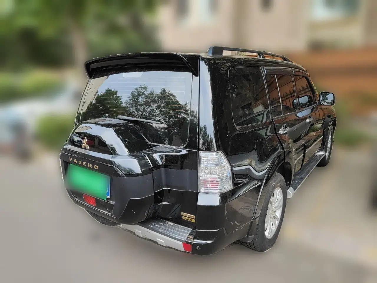 Mitsubishi Pajero Pajero (parallel import, 2018 model V97, 3.8L five-door automatic GLS with sunroof, U.S. specification, priced at 380,000 yuan) — миниатюра 6