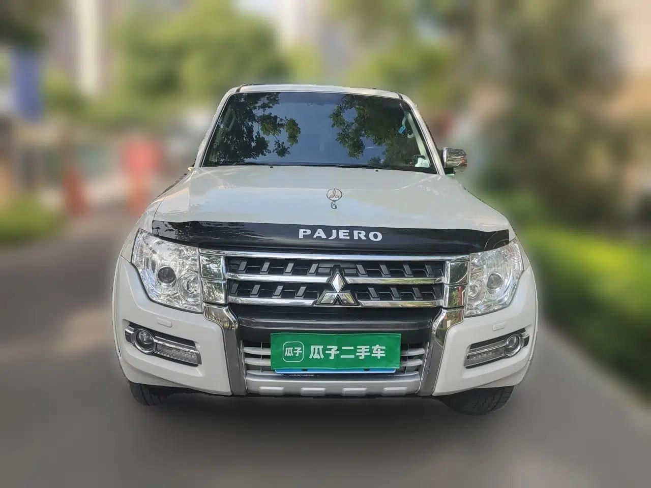 Mitsubishi Pajero 2017 Model, Automatic, 3.8L, 7 Seats — миниатюра 2