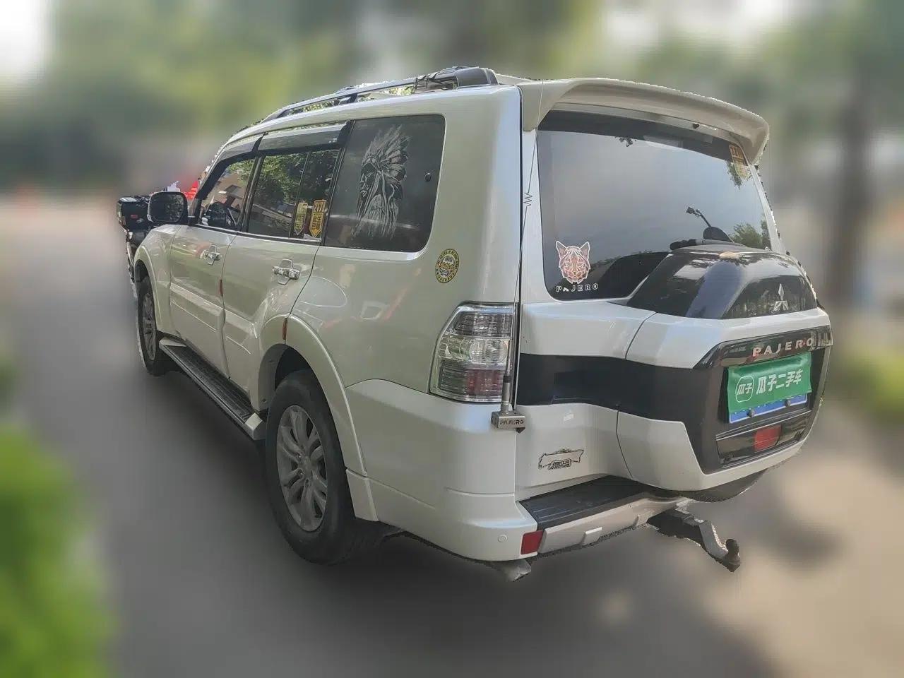 Mitsubishi Pajero 2017 Model, Automatic, 3.8L, 7 Seats — миниатюра 4