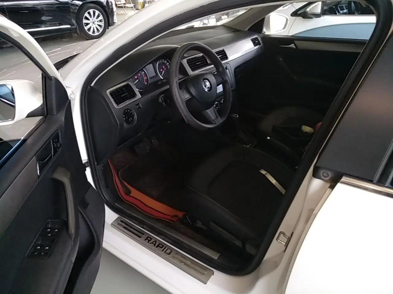 Skoda Rapid Spaceback 2016 Revised 1.6L Automatic Chuanxing Version — миниатюра 18