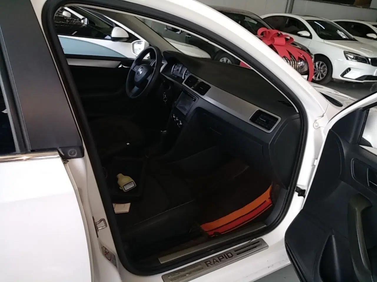 Skoda Rapid Spaceback 2016 Revised 1.6L Automatic Chuanxing Version — миниатюра 19