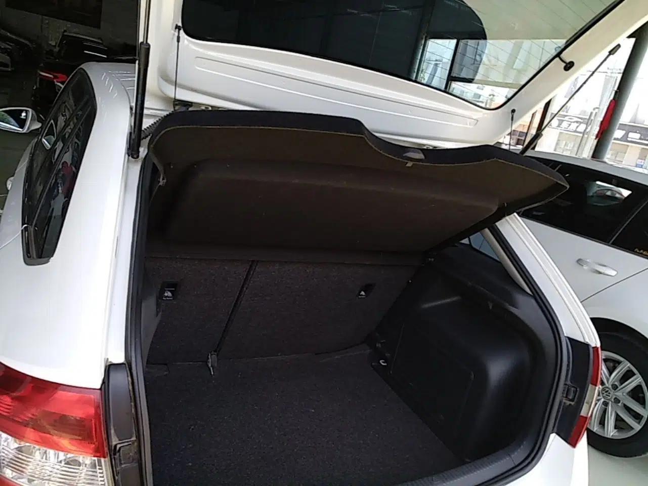 Skoda Rapid Spaceback 2016 Revised 1.6L Automatic Chuanxing Version — миниатюра 22