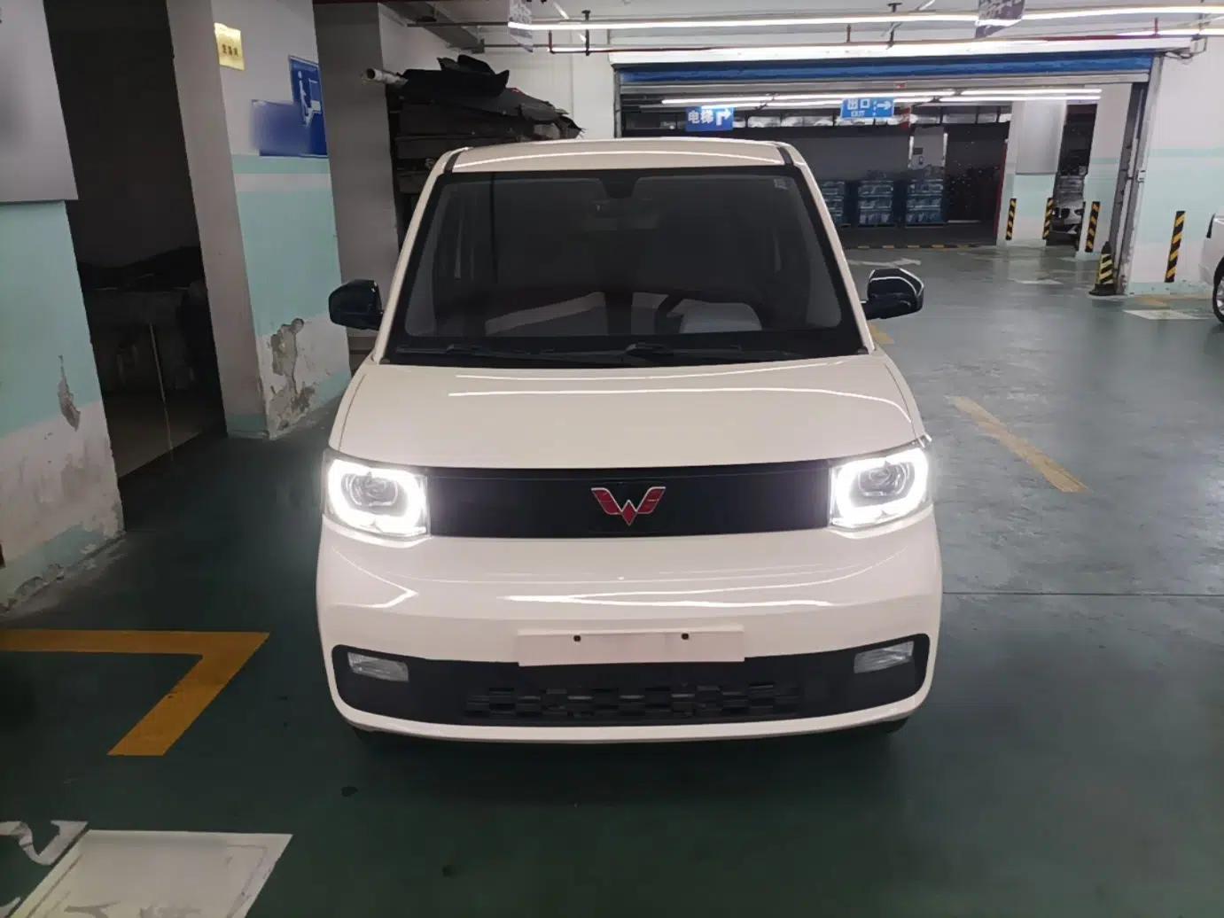 Wuling Hongguang MINIEV 2021 Macaron Sandwich Model 120 km Lithium NMC — миниатюра 2