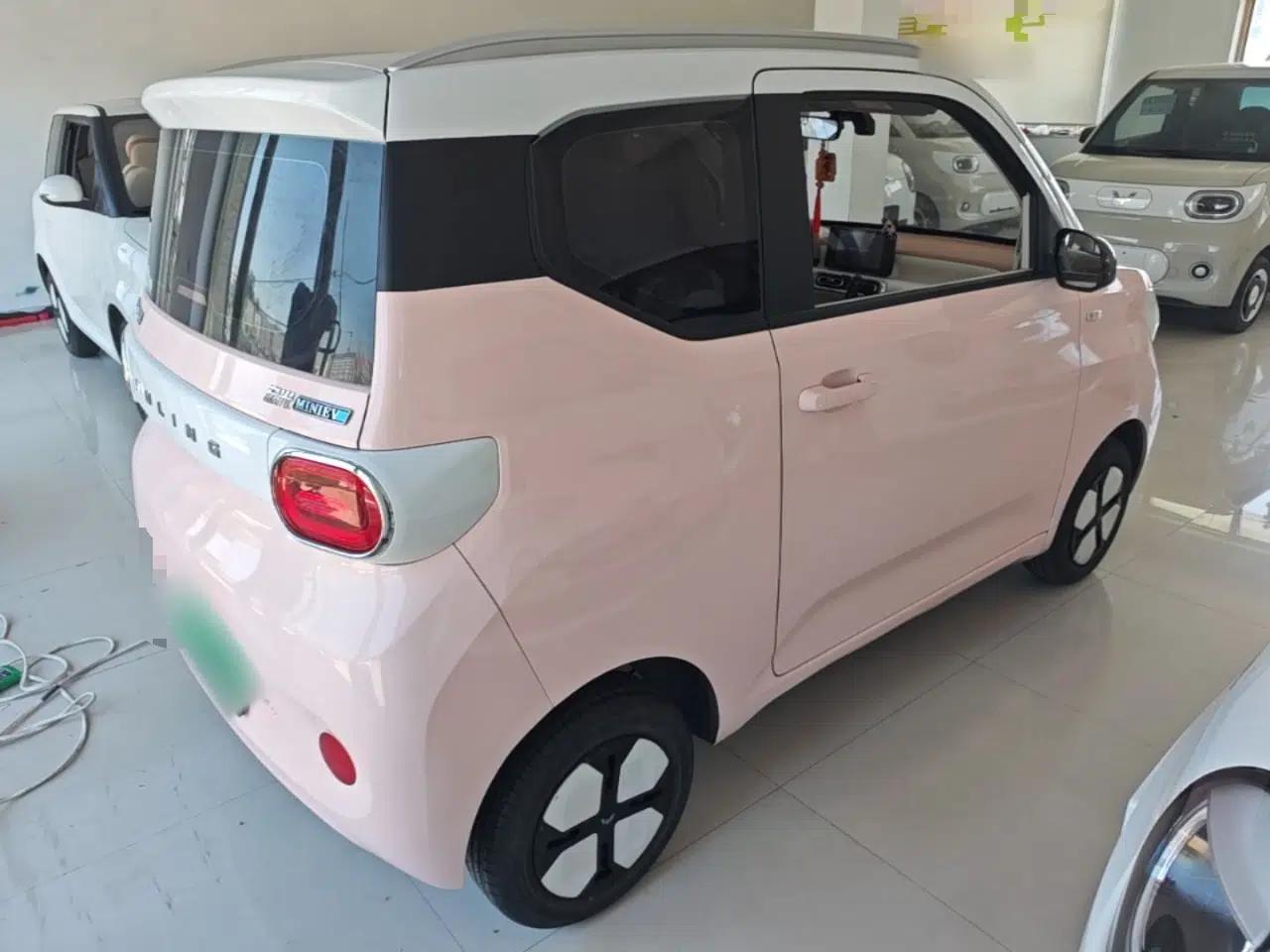 Wuling Hongguang MINIEV 2024 3rd Generation 215km Advanced Version — миниатюра 6