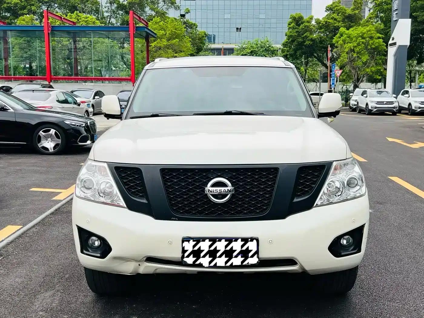 Nissan Patrol 2018 4.0L Leader Edition — миниатюра 3