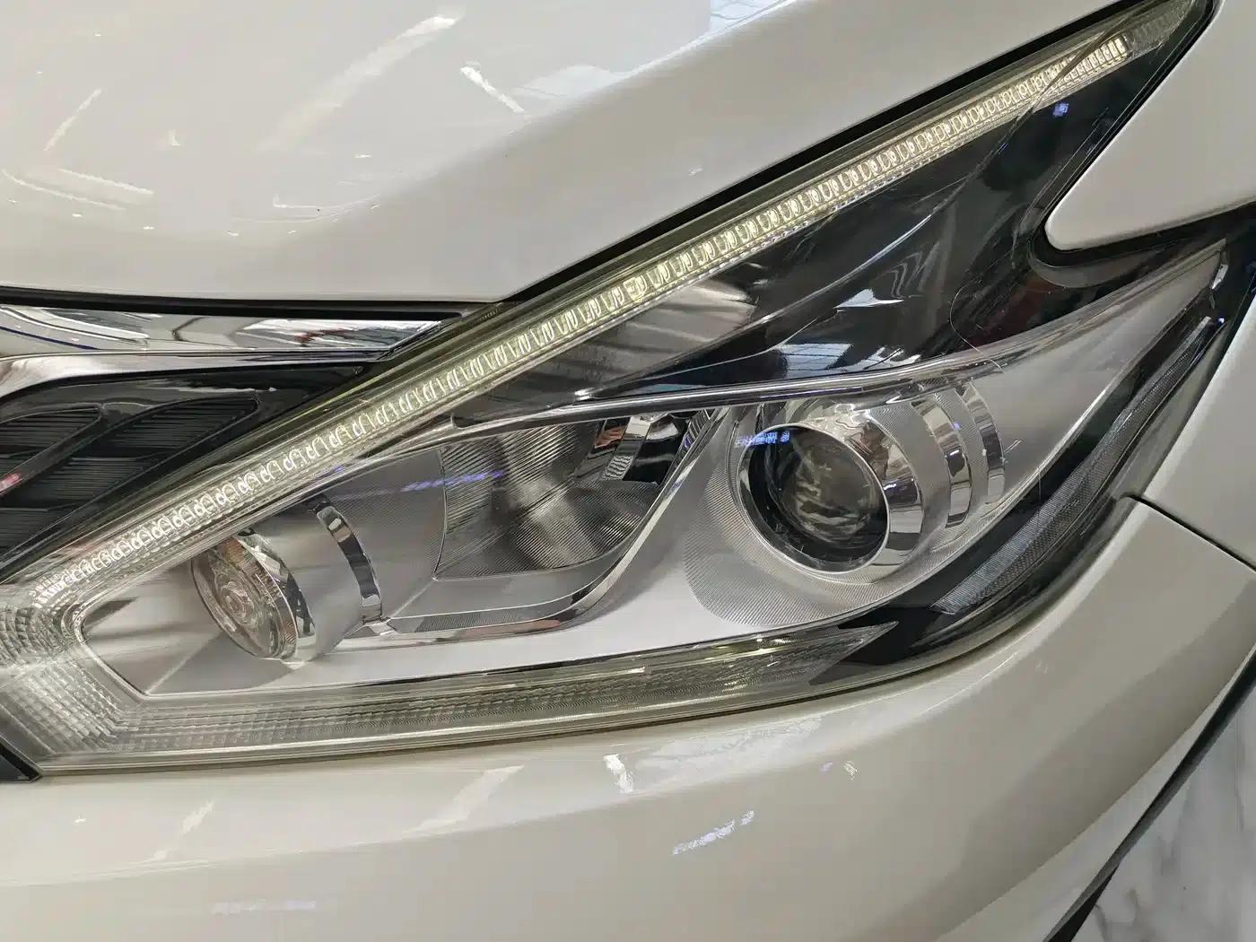 Nissan Murano 2015 2.5L XE 2WD Elite Edition — миниатюра 4