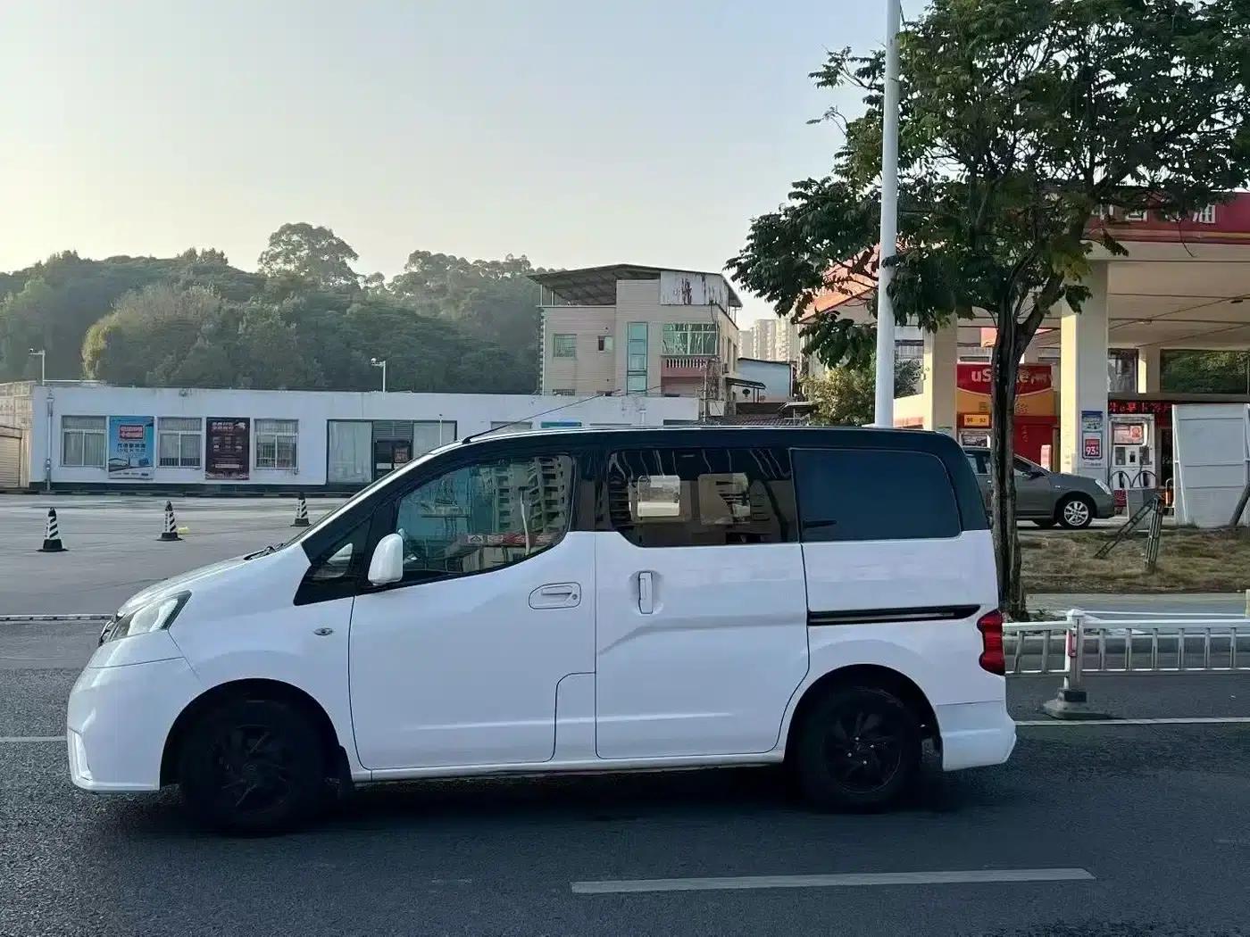 Nissan NV200 2018 1.6L CVT Luxury — миниатюра 3