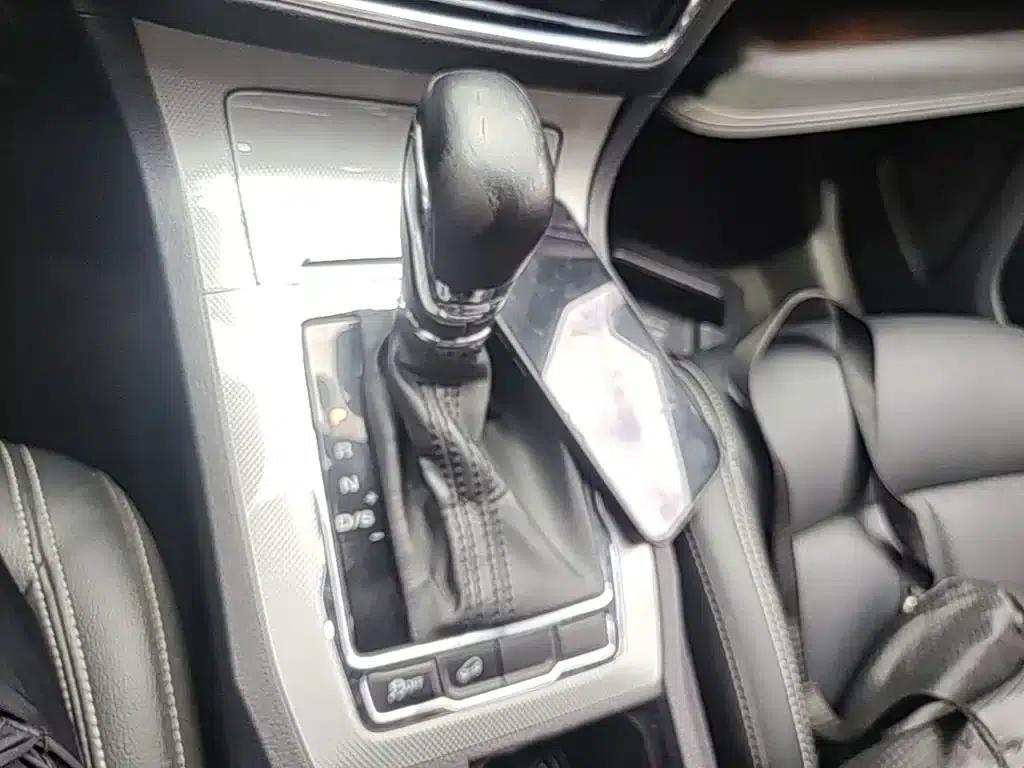 Roewe RX5 2018 20T Two-Wheel Drive Automatic Flagship Edition — миниатюра 14