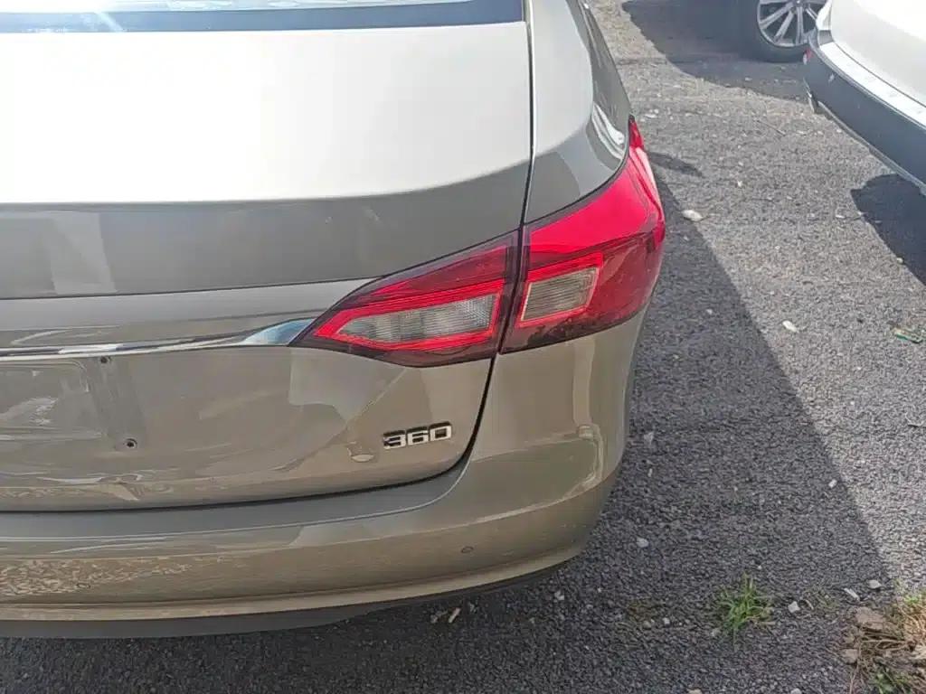 Roewe 360 2017 1.5L Automatic Deluxe Edition — миниатюра 8