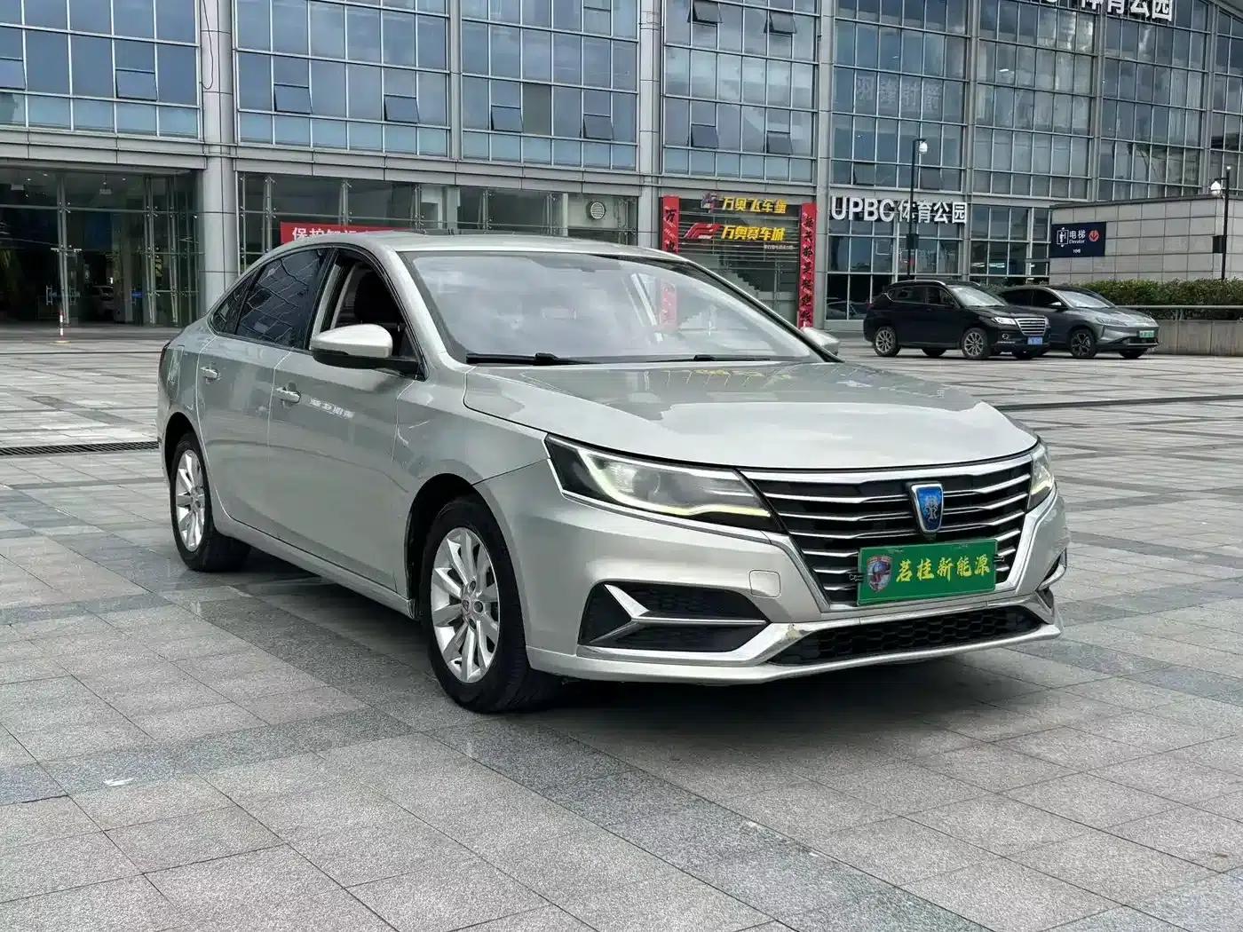 Roewe i6 New Energy 2017 45T Hybrid Connected Smart Edition — миниатюра 3