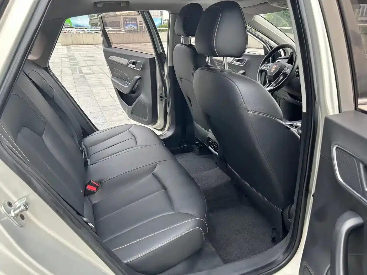 Roewe i6 New Energy 2017 45T Hybrid Connected Smart Edition — миниатюра 10