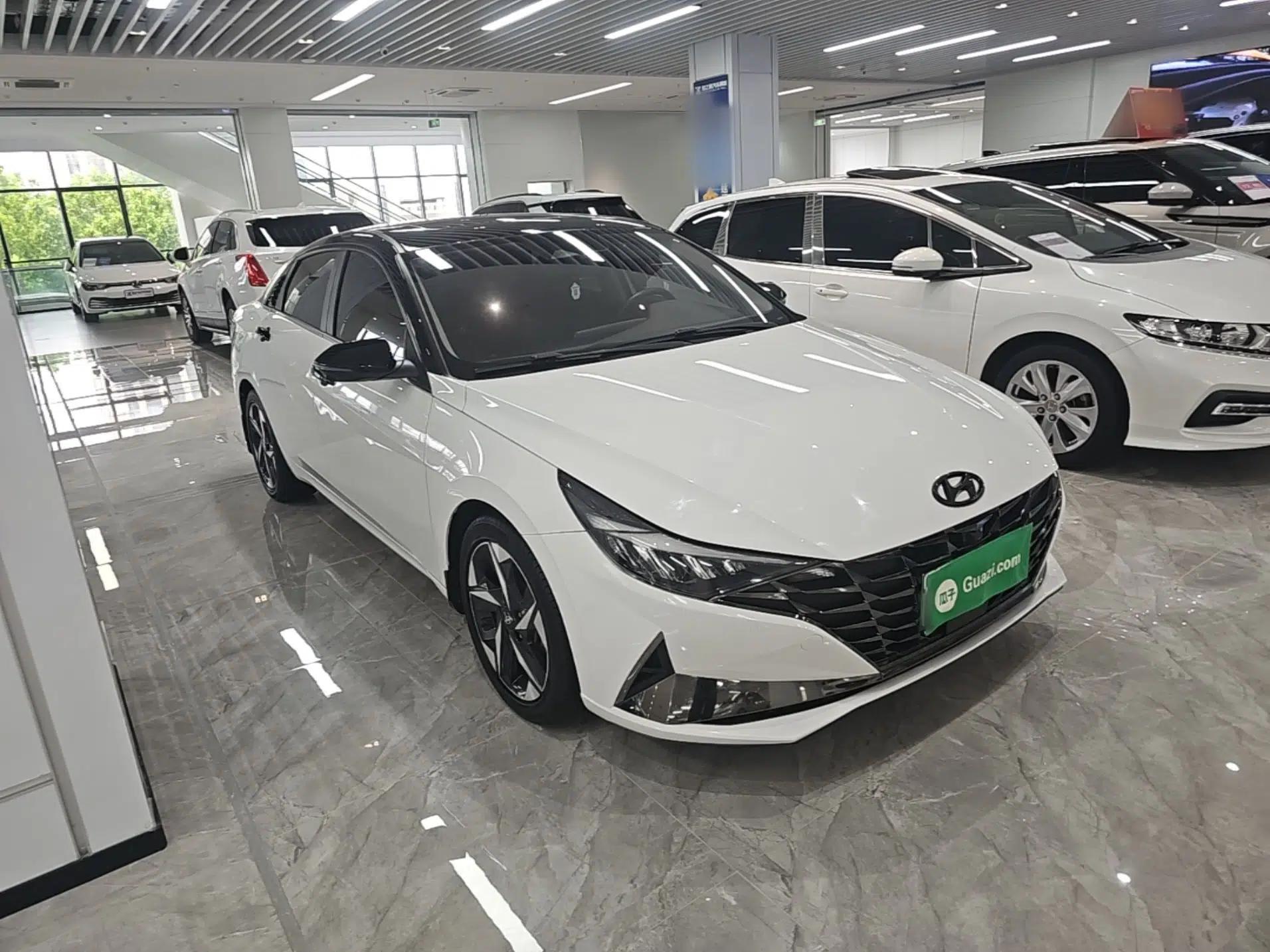 Hyundai Elantra 2021 1.5L CVT TOP Flagship Edition — миниатюра 3