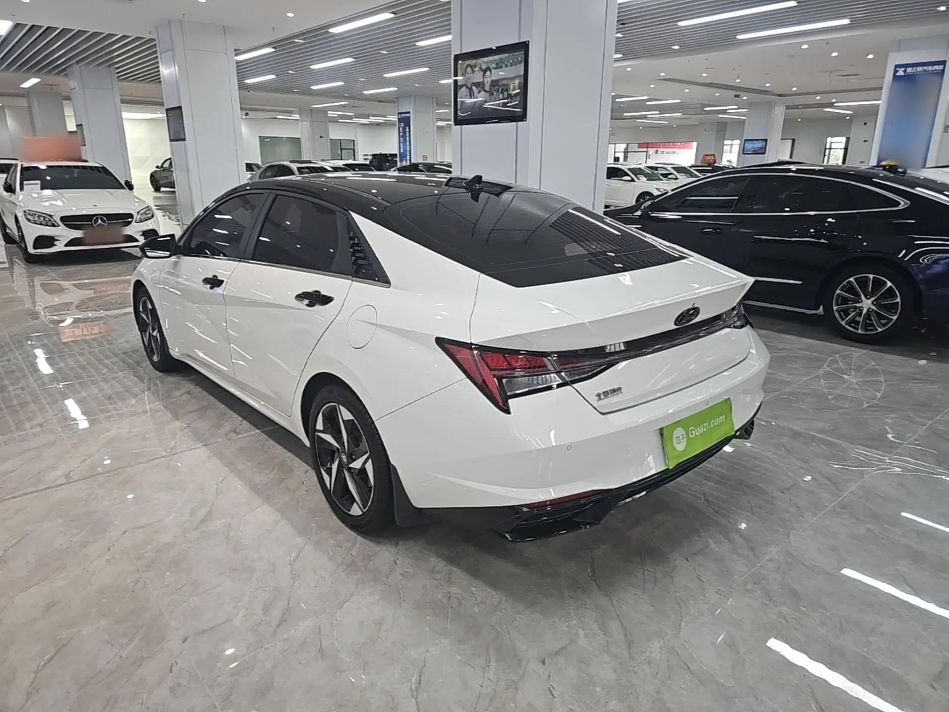 Hyundai Elantra 2021 1.5L CVT TOP Flagship Edition — миниатюра 4