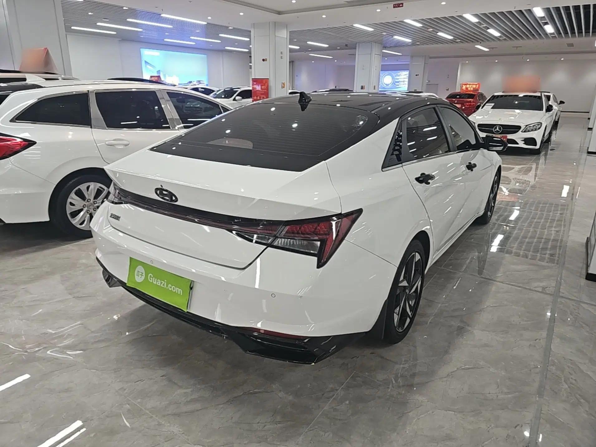 Hyundai Elantra 2021 1.5L CVT TOP Flagship Edition — миниатюра 6