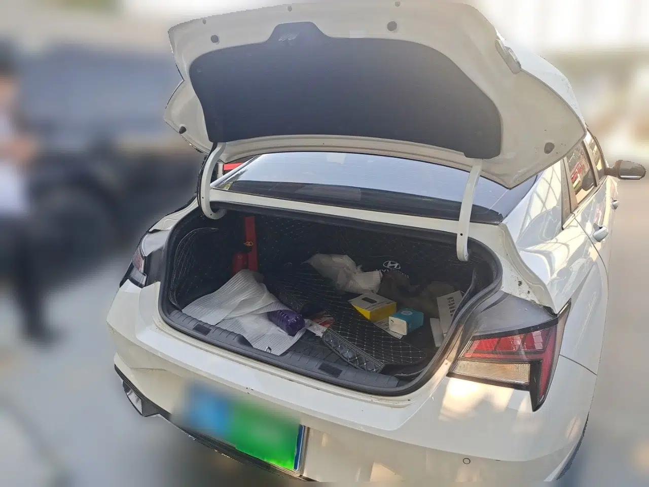 Hyundai Elantra 2021 1.5L CVT LUX Prestige Edition — миниатюра 19