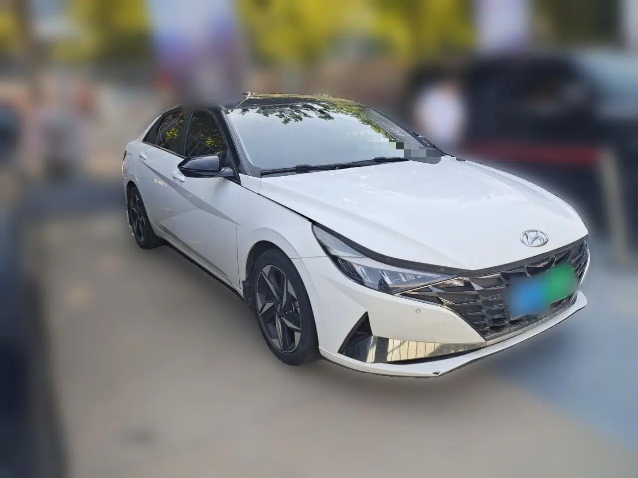 Hyundai Elantra 2021 1.5L CVT LUX Prestige Edition — миниатюра 3