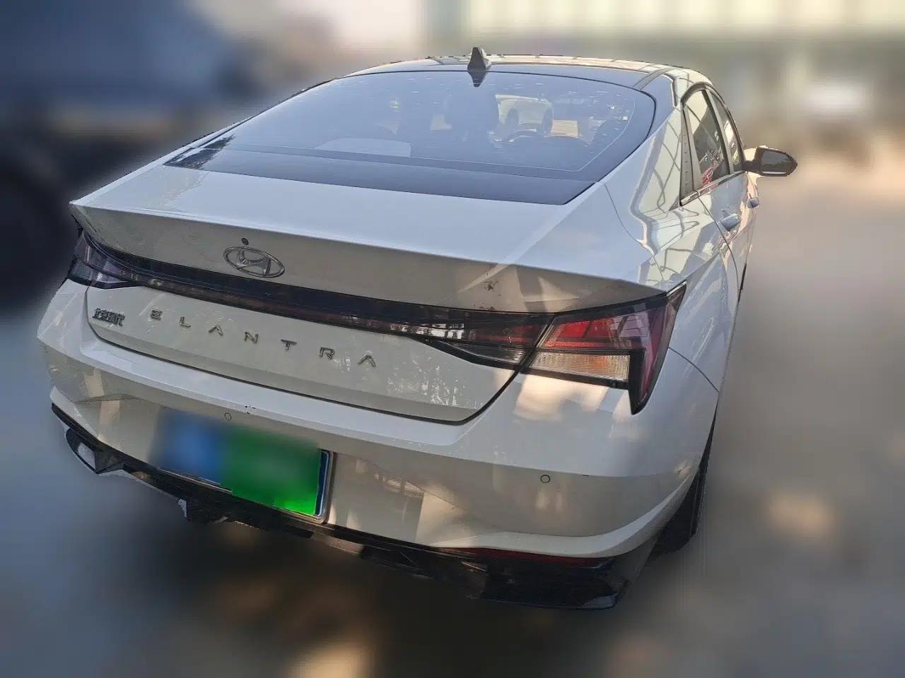 Hyundai Elantra 2021 1.5L CVT LUX Prestige Edition — миниатюра 5