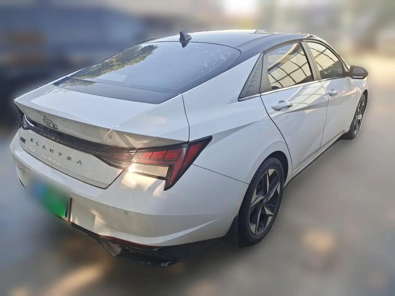 Hyundai Elantra 2021 1.5L CVT LUX Prestige Edition — миниатюра 6