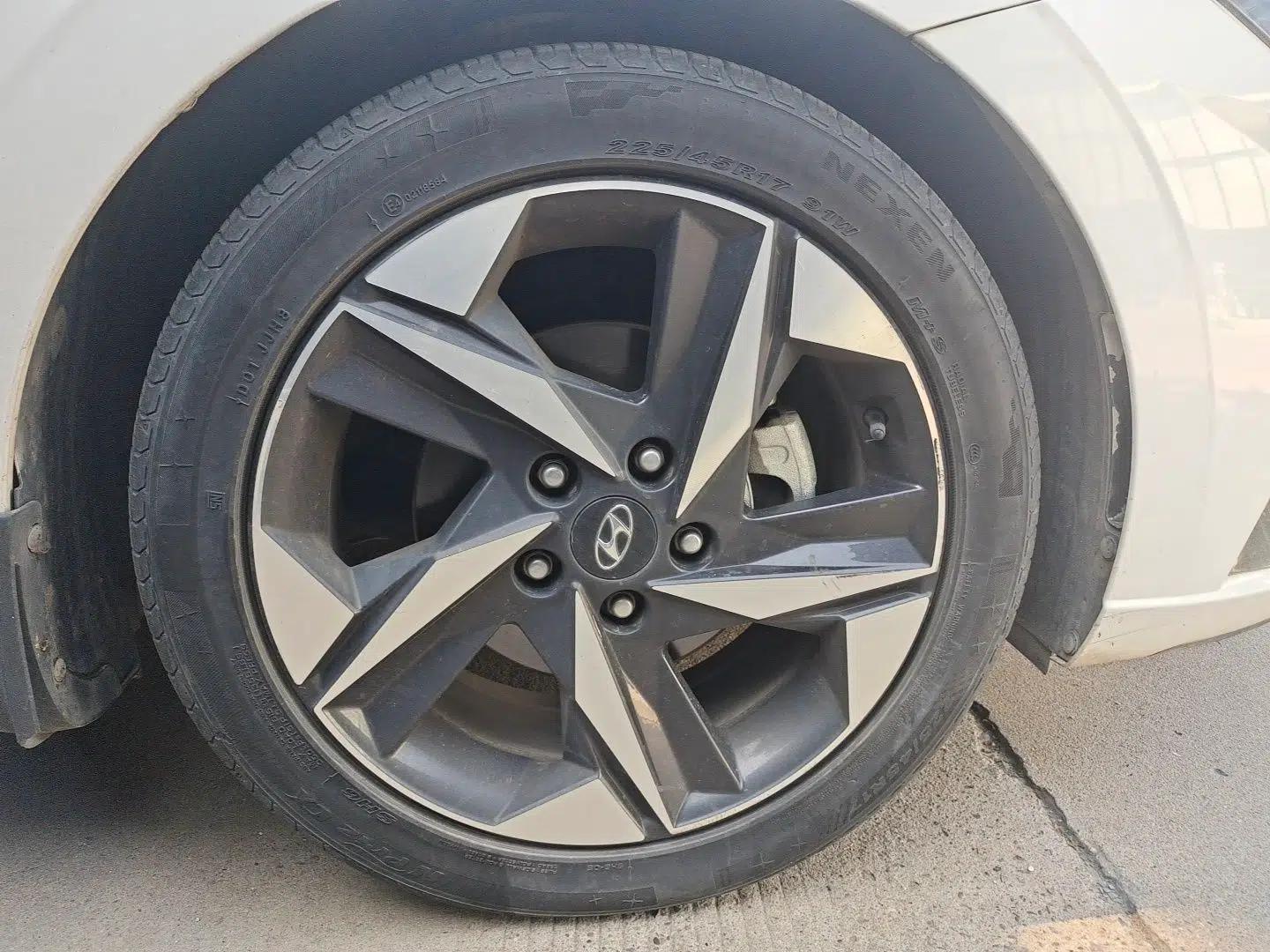 Hyundai Elantra 2021 1.5L CVT LUX Prestige Edition — миниатюра 8