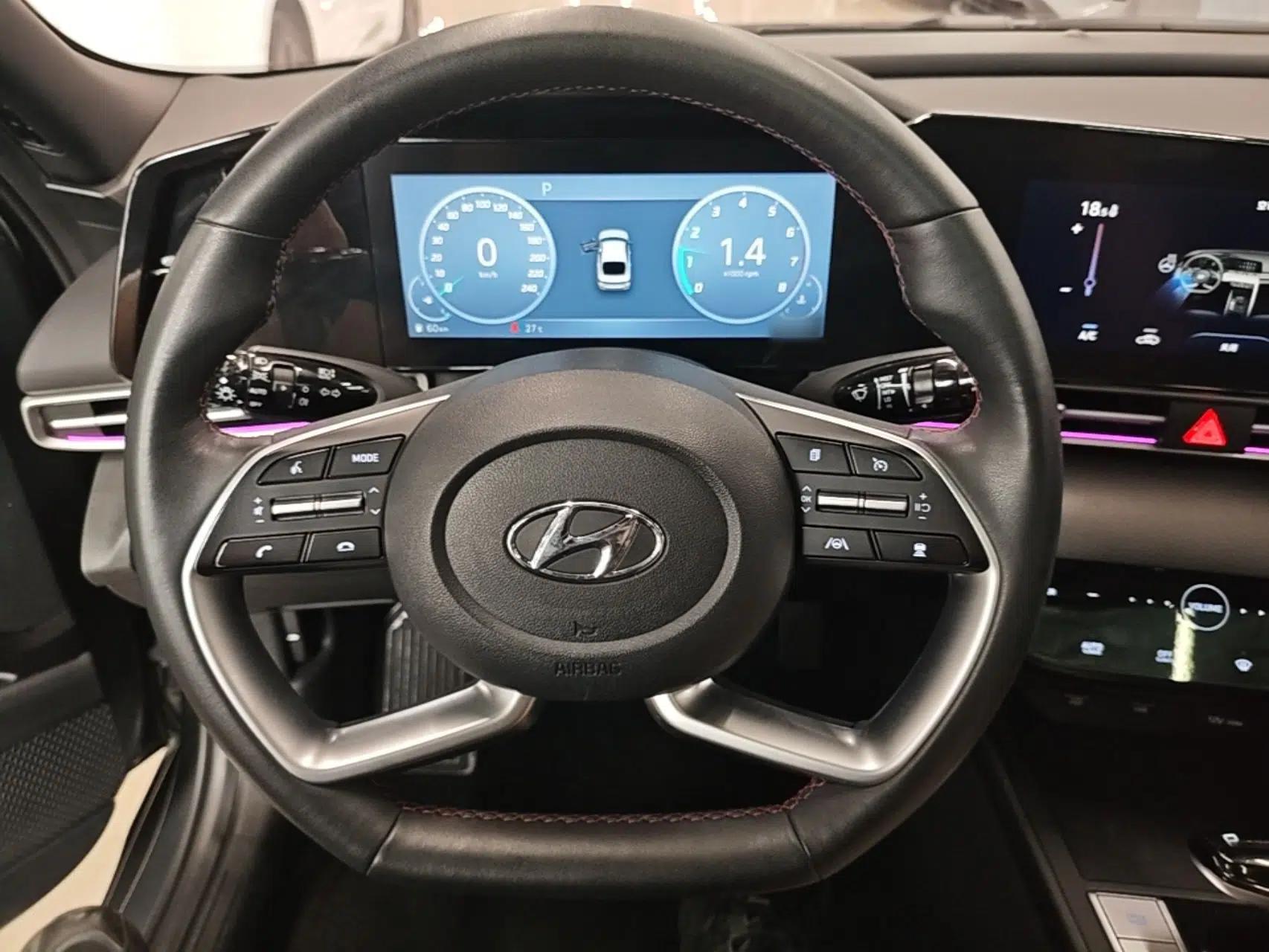 Hyundai Elantra 2022 1.5L CVT 20th Anniversary Edition — миниатюра 18
