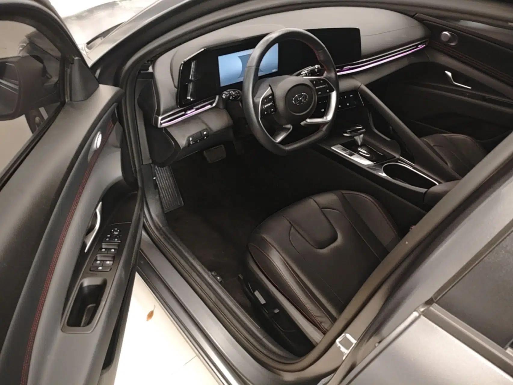 Hyundai Elantra 2022 1.5L CVT 20th Anniversary Edition — миниатюра 23