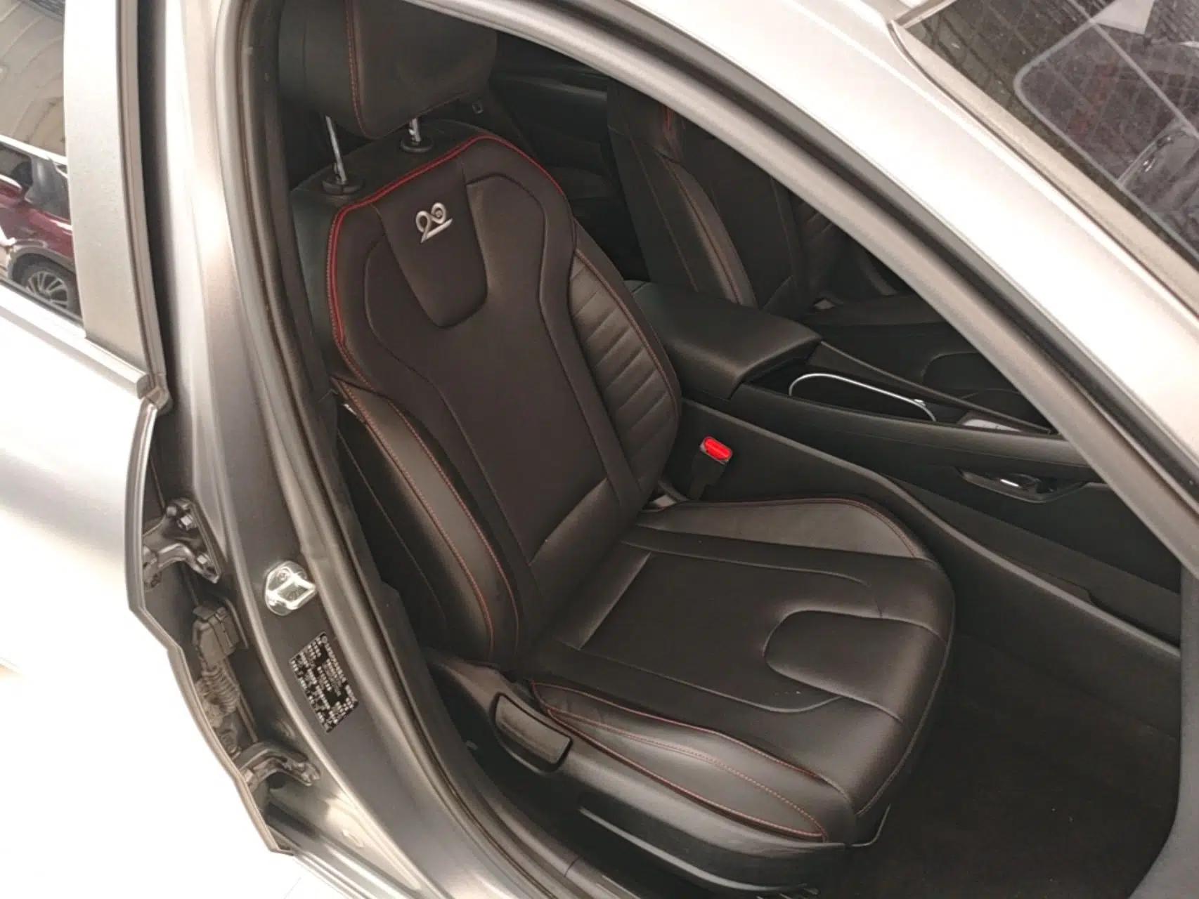 Hyundai Elantra 2022 1.5L CVT 20th Anniversary Edition — миниатюра 24