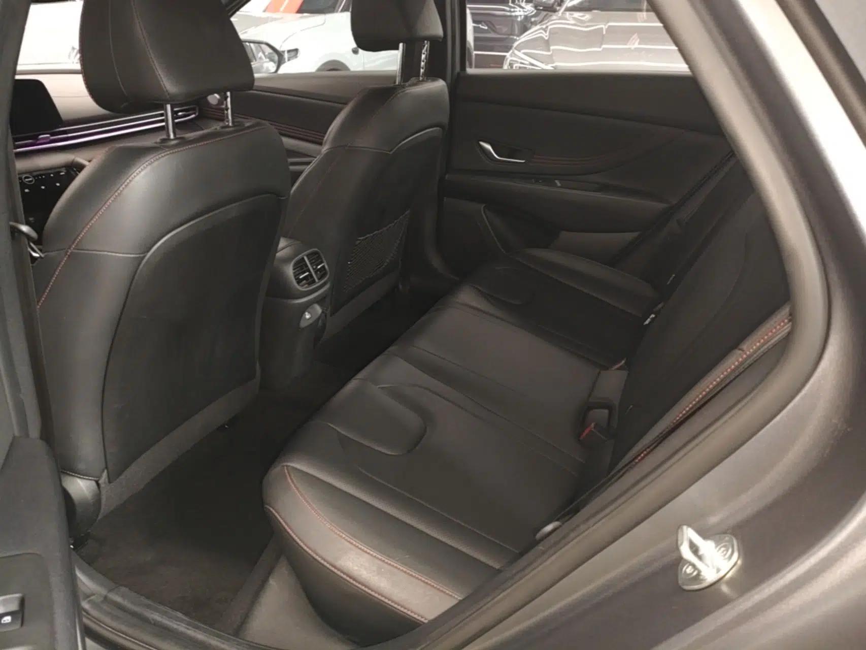 Hyundai Elantra 2022 1.5L CVT 20th Anniversary Edition — миниатюра 25