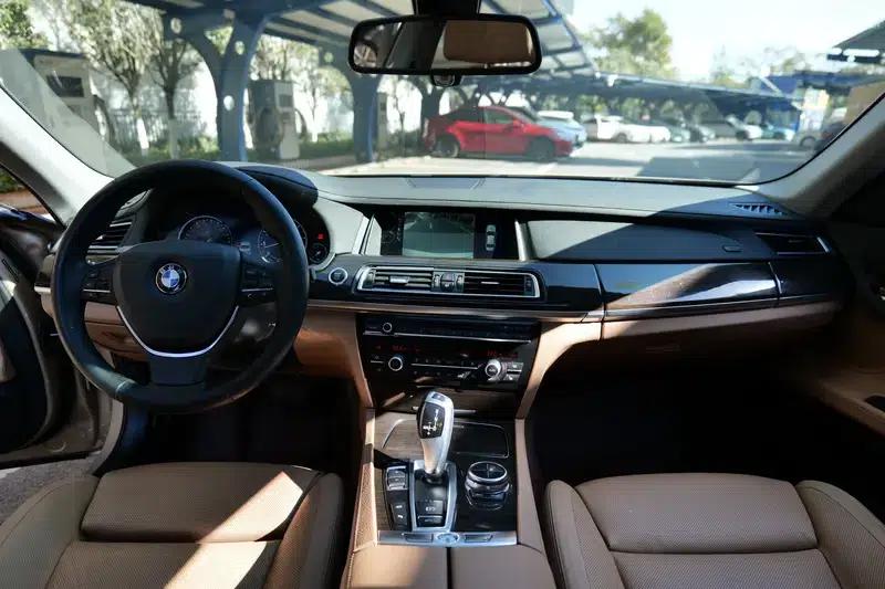 BMW 7 Series 2013 730Li Leading Edition — миниатюра 24