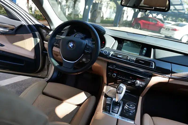 BMW 7 Series 2013 730Li Leading Edition — миниатюра 32