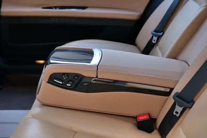 BMW 7 Series 2013 730Li Leading Edition — миниатюра 47