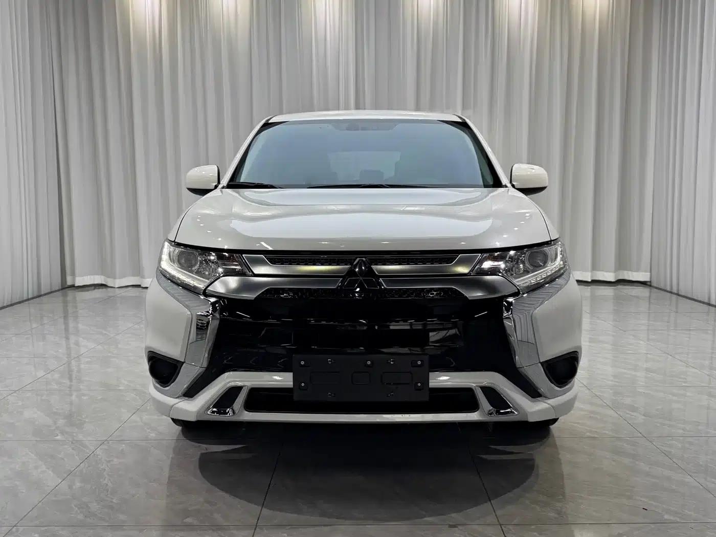 Outlander 2021 2.0L 2WD Comfortline 5-seater — миниатюра 3