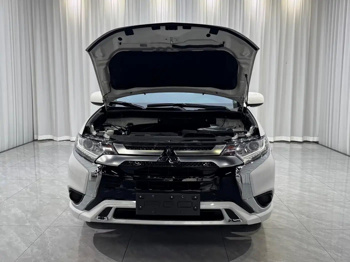 Outlander 2021 2.0L 2WD Comfortline 5-seater — миниатюра 4